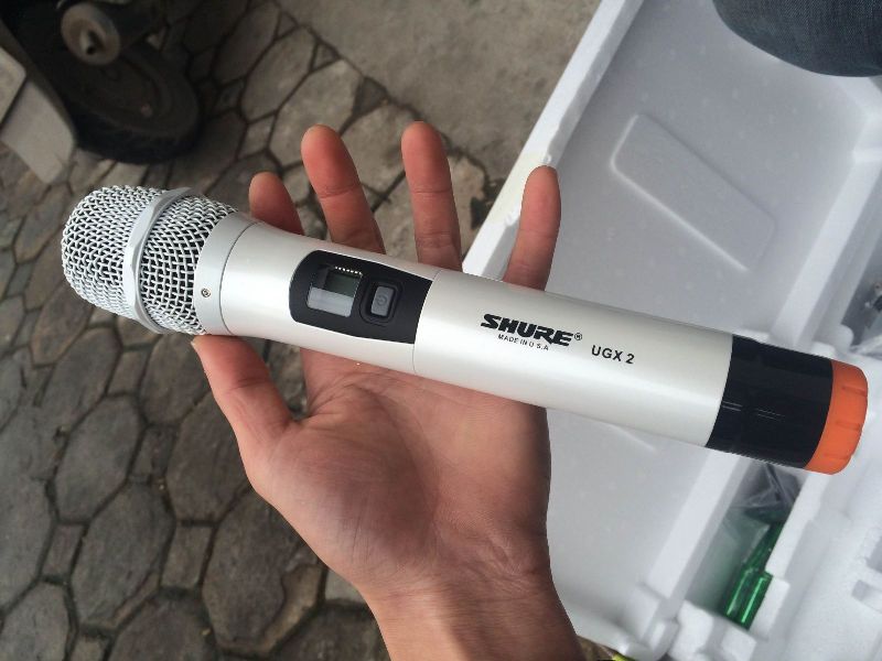 micro karaoke shure UGX2 thiết kế sang trọng