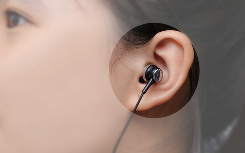 cách đeo tai nghe đúng