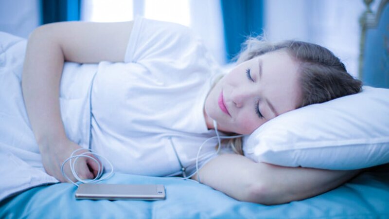 Lợi ích của việc nghe nhạc trước khi đi ngủ