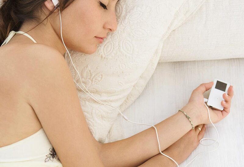 Tác hại của việc nghe nhạc khi ngủ
